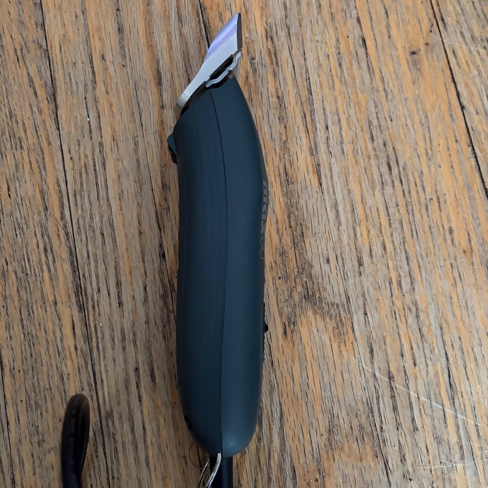 Wahl Max 60 Model 8250L Professional Hair Clippers with Andis 5/8 HT 16mm Blade - Picture 2 of 7